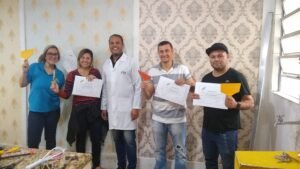 curso de Instalação de Papel de Parede com o Mentor Freitas