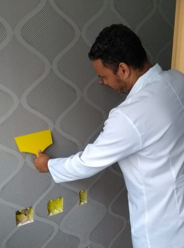 Curso de Papel de Parede - COMO APLICAR PAPEL DE PAREDE DE FORMA PROFISSIONAL, Quanto ganha um instalador de papel de parede em 2026?