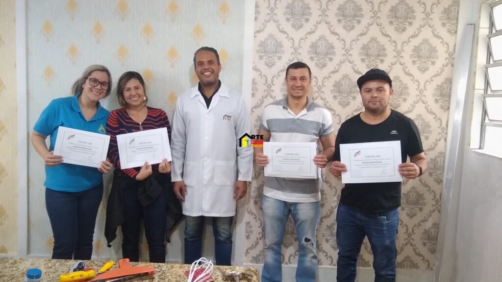 How to Make $500+ a Day Installing Wallpaper