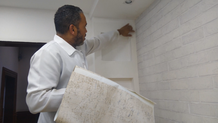 Instalação de Papel de Parede Vinílico: Vantagens, Dicas e Acabamento Profissional